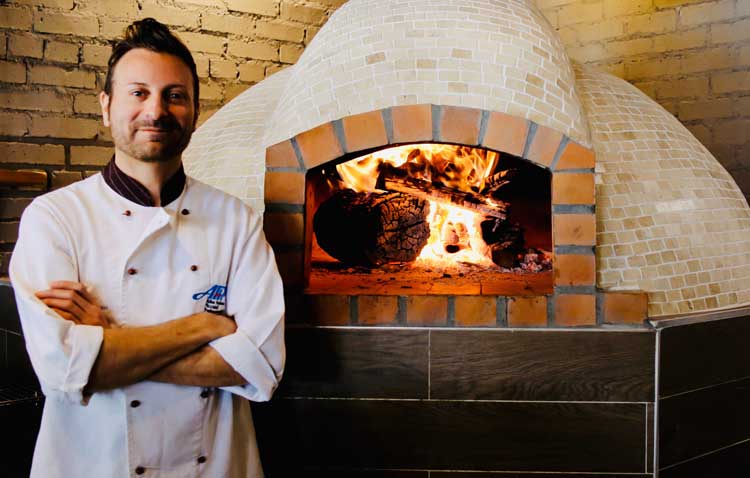 Holzofen - Italienischer Pizzabäcker